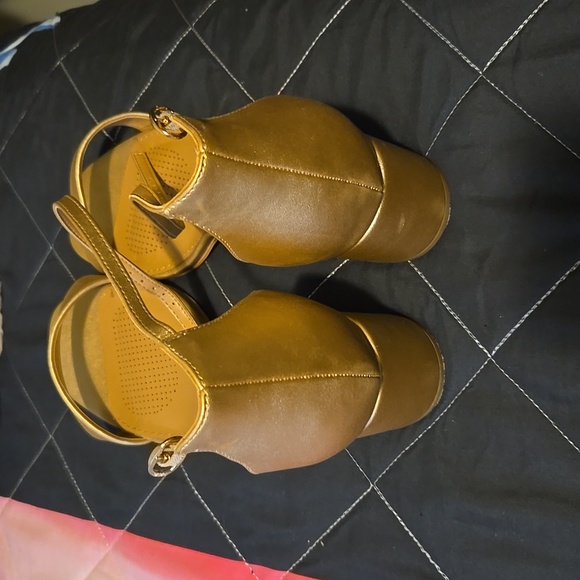 Block Heels - Picture 2 of 7